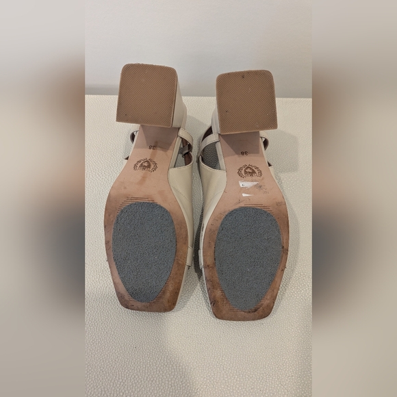 Mi Piaci Cream Slingbacks - Picture 4 of 4